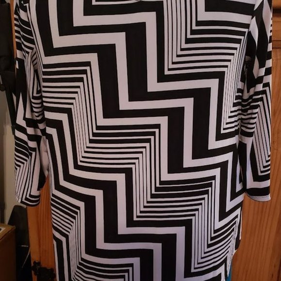 Chicos Womens Top Sz 2 or Large Black White Asymmetrical Long Sleeve, zi… - Picture 3 of 6